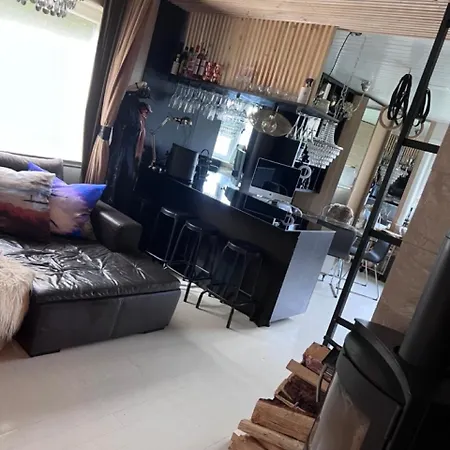 Apartment Et Steinkast Unna Tog Og Ferje Terminal, 3 Soverom 2 Bad