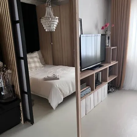 Et Steinkast Unna Tog Og Ferje Terminal, 3 Soverom 2 Bad Apartment Kristiansand